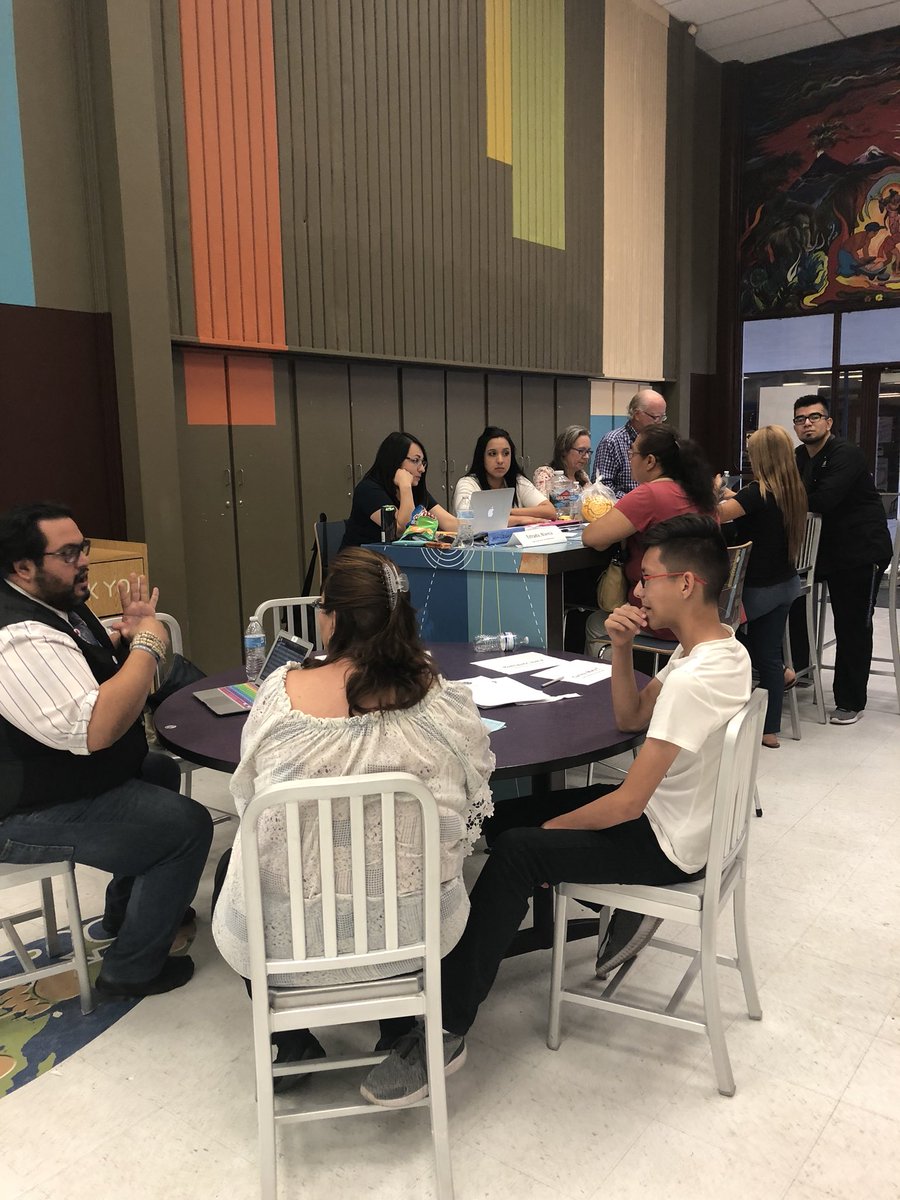 oso_new_tech's tweet photo. Parent Teacher conference time. https://t.co/jHxbECs9u5