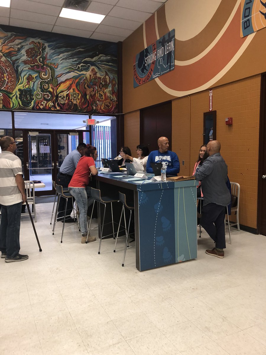 oso_new_tech's tweet photo. Parent Teacher conference time. https://t.co/jHxbECs9u5