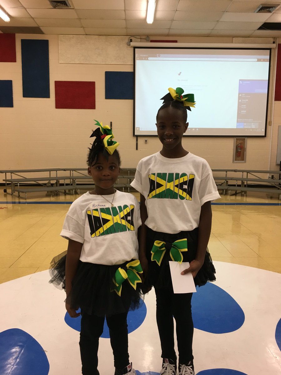 ICEBULLDOGS's tweet photo. Parade of Nations Day!  All Are Welcome!  Celebrating our differences and similarites!  #CenterSD https://t.co/LZw6p3rtDx