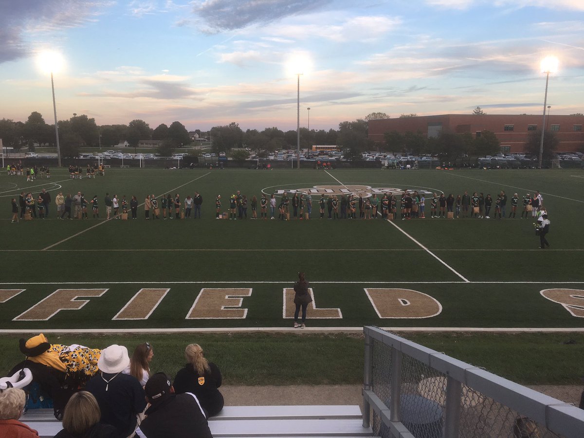 MrsShepardWMS's tweet photo. So excited to cheer on the @whsladyrocks for senior night!Go Shamrocks!!! ☘️ https://t.co/uM3k69IpJR