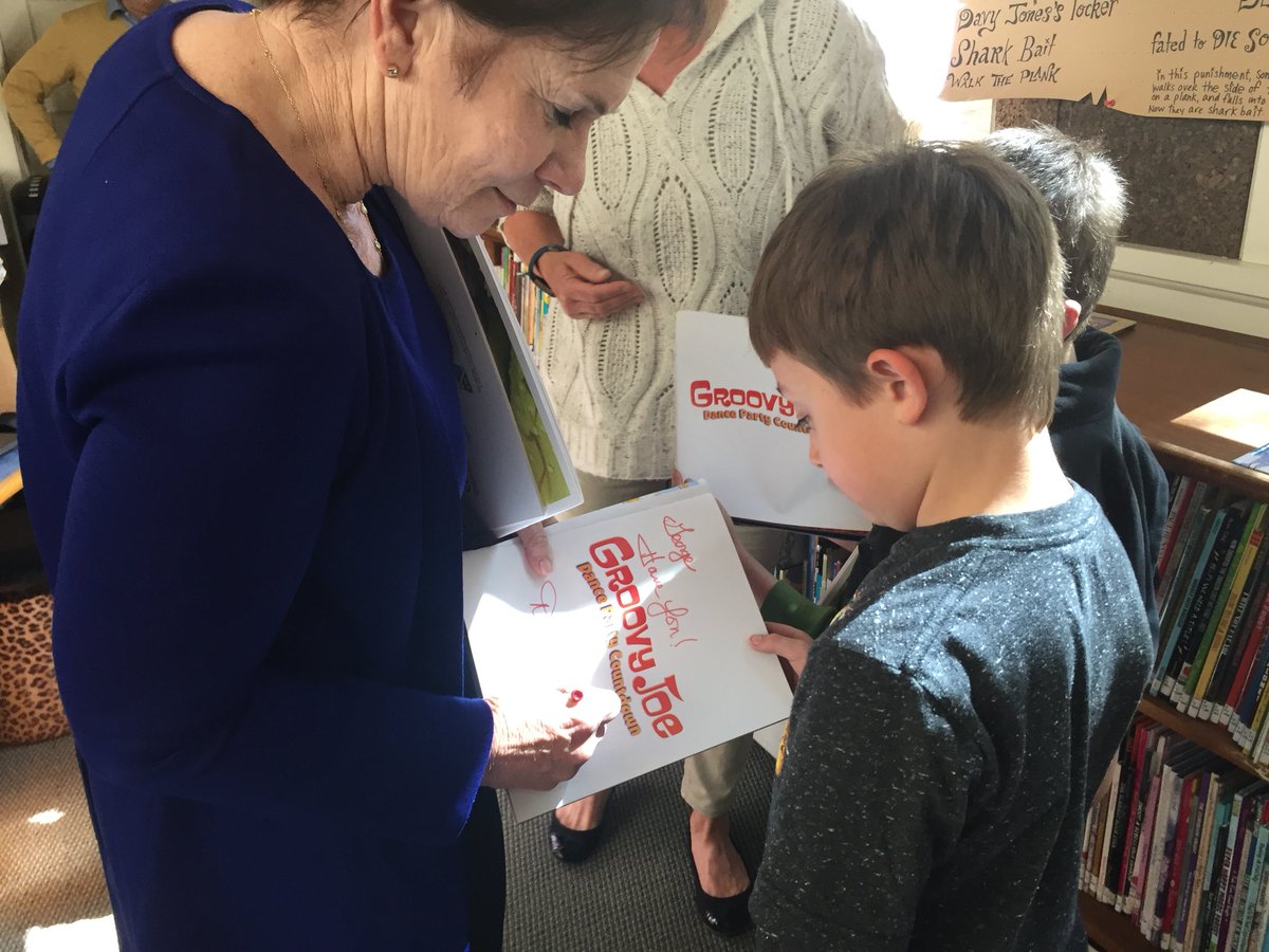 OneBookCo's tweet photo. While visiting John Tomay Memorial Library (Georgetown), @LtGovofCO Donna Lynne signed copies of Groovy Joe, this year’s #OB4CO, for the students. #AEFLWeek https://t.co/hzvz2wXZNx
