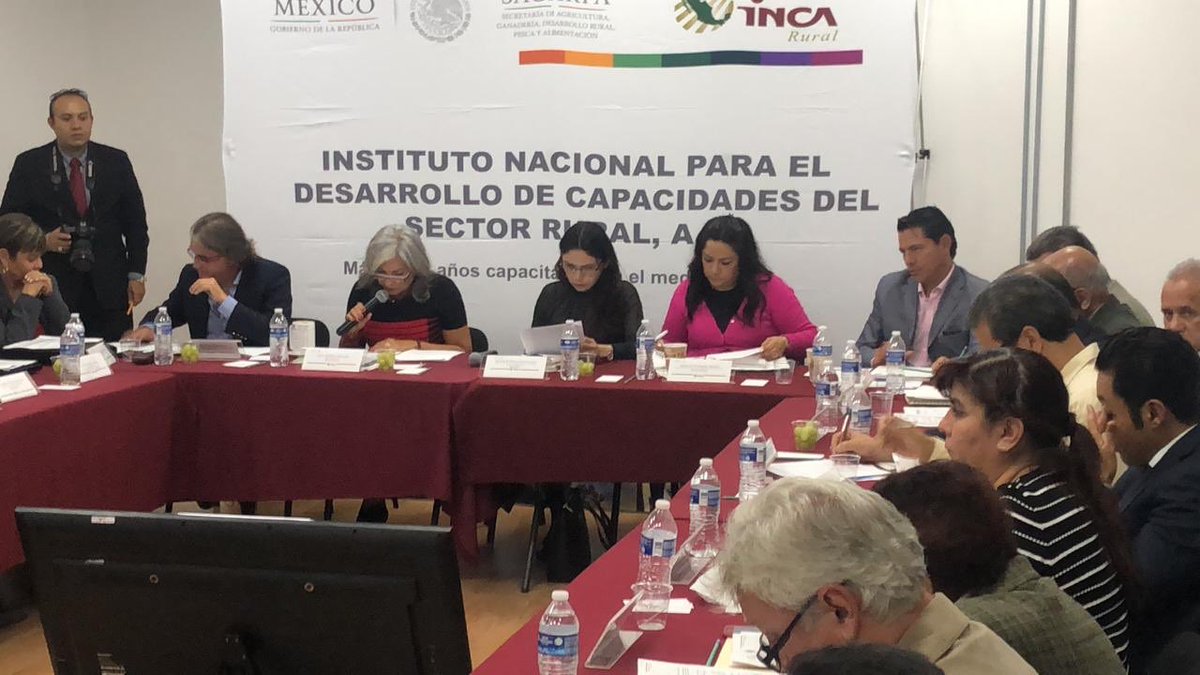 Tomasgloria's tweet photo. Con la representación del presidente del @CNC_CEN el DIP. FED. @hernandezderas asistir a la CCXXIII  sesión de la junta directiva del INCA RURAL. Se analizan los avances de este instituto que atiende al sector campesino de México. https://t.co/2gqSt1RjzK