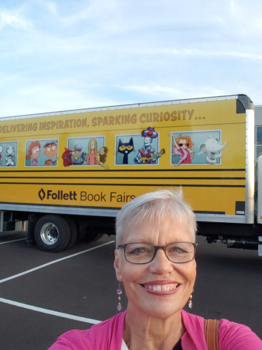 Pattikring44's tweet photo. #follettbookfairs What a great evening!! https://t.co/7NEtV8q79a