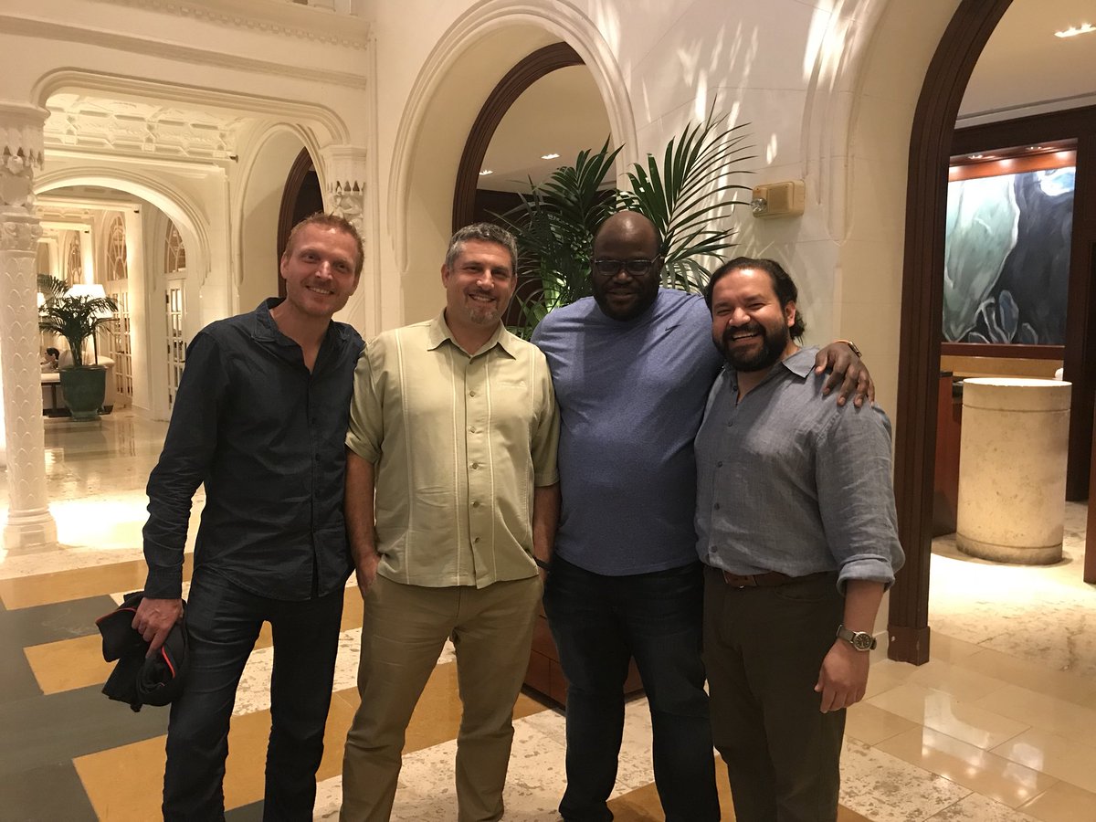 drdangayach's tweet image. @neurocritical @nurocrit @errolgordon @cgzammit What an amazing team! #neurocritical #neurocc A decade ago and circa 2018 #ncs2018