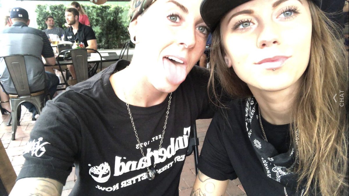 JennJeezyy's tweet photo. When you get a snap from two of the most beautiful girls ever...#screenshotthatshit 😍🤤 #imissthem @sabreeezy_21 https://t.co/yMcpSOG3Mg