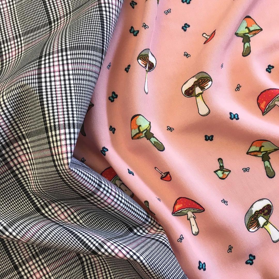 QuebecLA's tweet photo. Classy, sexy and enchanting... what else to say about fabrics by #Québec company @TELIOFashion 🙂? Go discover wayyyyyyy more during L.A. TEXTILE Show, @cmcdtla, @LAFashionDist from October 3-5. #fw19 #QuebecTalents #QuebecMode #Quebec https://t.co/tPFNcReUHF