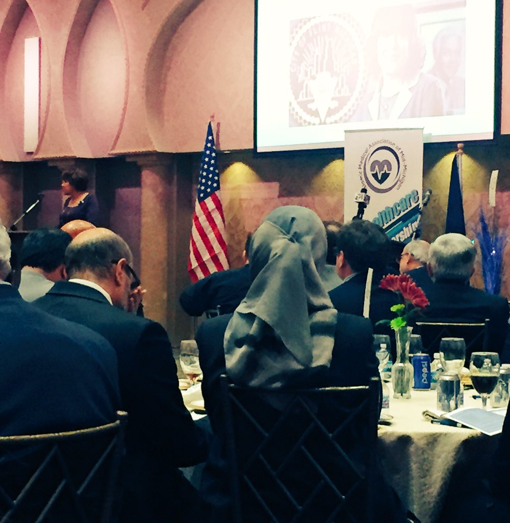 ModuleMD_EHR's tweet image. Mayor Karen Weaver thanks the medical community of the Islamic Medical Association for their contribution to society during the #Flint crisis