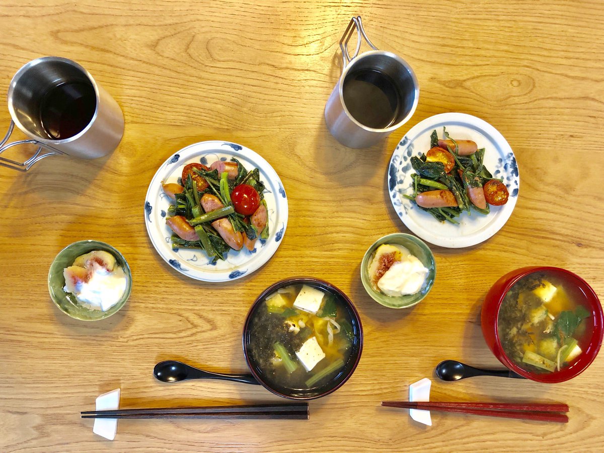 asakusakumasan's tweet photo. 朝食は空芯菜ソーセージ炒め、味噌汁、イチジクヨーグルト、珈琲。 #ごちそうフォト #朝食 #w930 #ガッテン https://t.co/Dte8JSOAZ9
