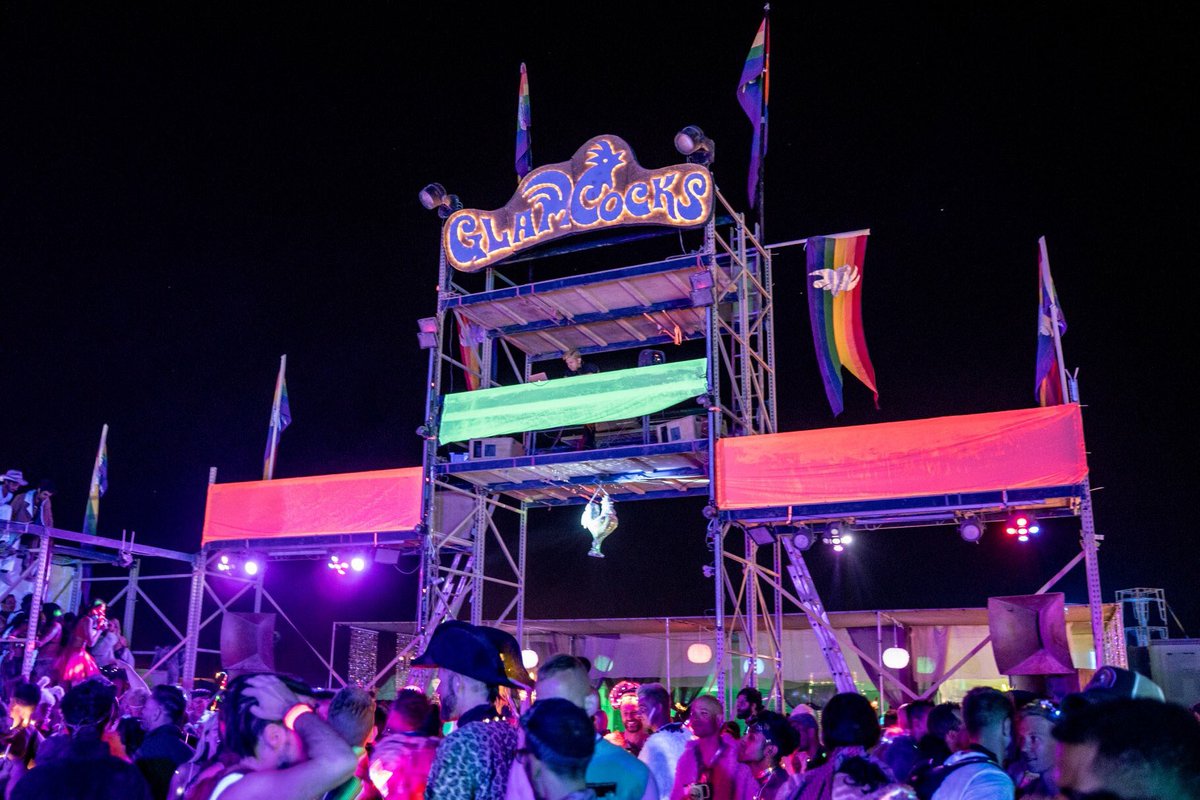 comfort_and_joy's tweet photo. The @GlamCocks threw a lot of great parties at #BurningMan this year ~ photo by Darrick ~ #BlackRockCity #ThemeCamp #InDustWeTrust #playapics https://t.co/kzPmX0C5nk