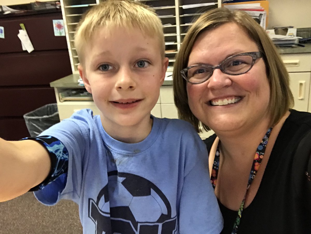 TCU_Lonsdale's tweet image. Today’s #student #shoutoutselfie goes to this amazing scholar, who took time to teach a first grade student how to tie his shoes! #lonsdaleleader