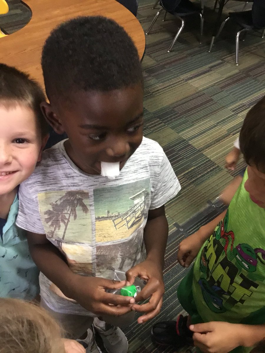 amyroenfanz's tweet photo. Someone lost their first tooth today! #toothlesscutie https://t.co/diuoy0pqfk