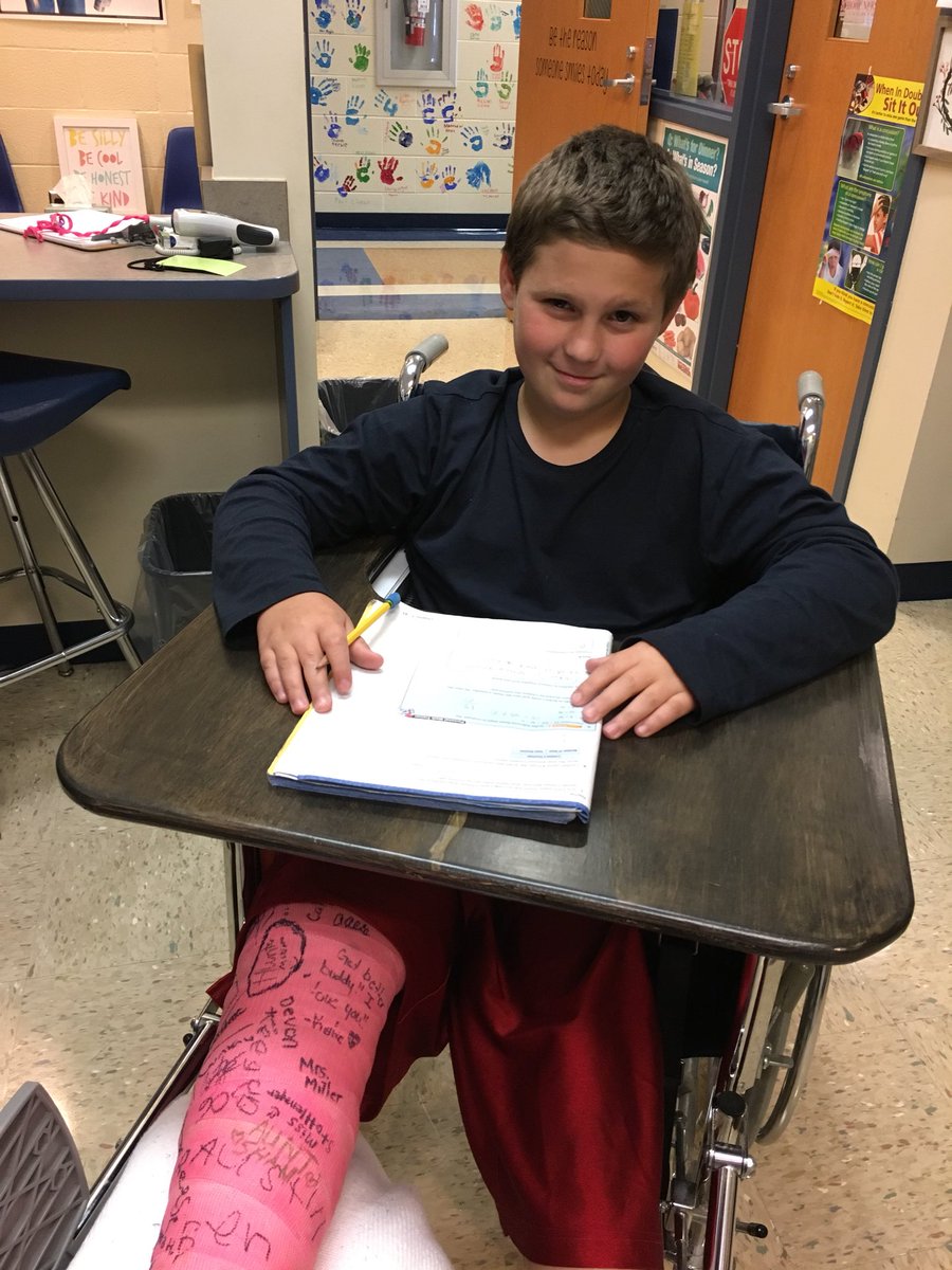 tra_fowler's tweet photo. Thank you @SEMiddleSchool students and Mr. Lauer for building this desk for an @SEISGoldenRams student!  You made his day! @whatsthediehl1 Great idea to use our partners next door. #ramspride #sesdproud https://t.co/zF89CRhiVE