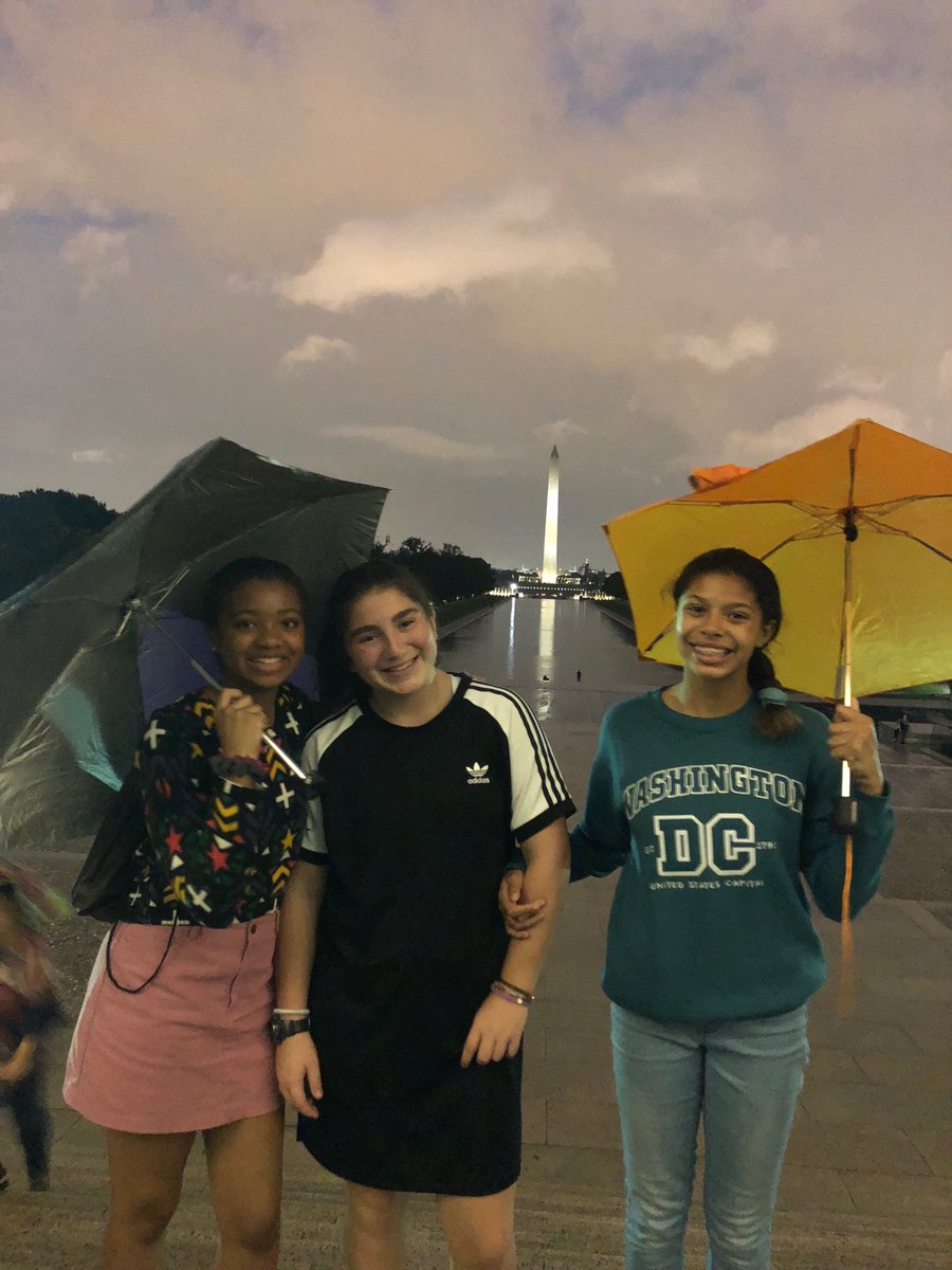 HB8DCTRIP's tweet photo. Braving the rain at Lincoln Memorial. #historicview https://t.co/SSUs0bXWBv
