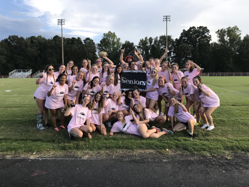 FVStudCo's tweet photo. What a BEAUTIFUL night for some POWDERPUFF FOOTBALL💪🏼🏈💗Thanks for all who came! https://t.co/Chm1tYxAuA