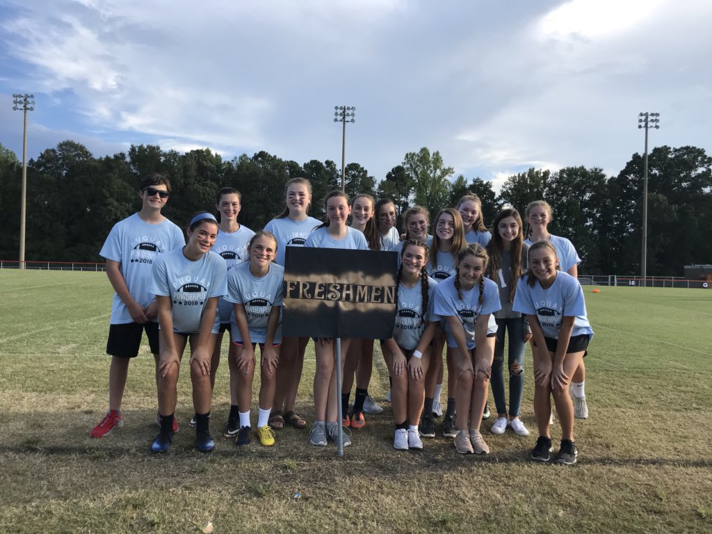 FVStudCo's tweet photo. What a BEAUTIFUL night for some POWDERPUFF FOOTBALL💪🏼🏈💗Thanks for all who came! https://t.co/Chm1tYxAuA