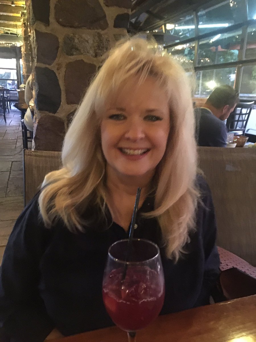 Avitalneed's tweet photo. Drinks, Appetizers, Main Course and Dessert! For over 30 years she’s never been a cheap date however she’s always been a lady. Celebrating business with @cathy_vitale #nationalaccount https://t.co/X1WlpPZUH3