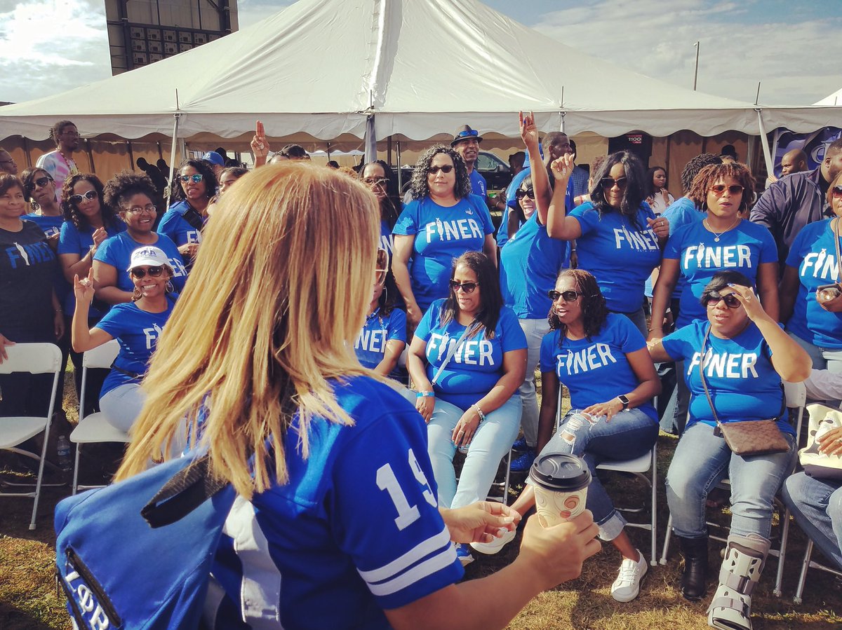 LezamaLupe's tweet photo. Almost that time #HC18 #ISUZetas #OnTheYard #ZPhiB #TentCity #IndianaStateU #ZeePhi #ClassOf95 #RepYoSet #MadeInTheSpring92 https://t.co/apyjV7gGcn