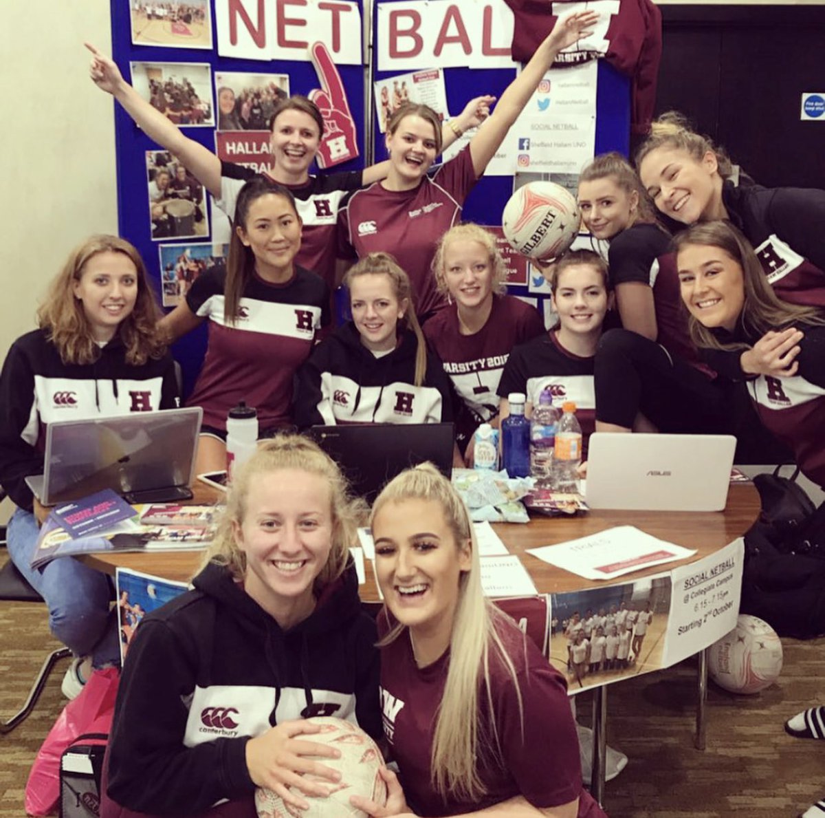 UNOSheffHallam's tweet photo. Really successful day yesterday at the Sports Fair, lots of people signed up to either the Social Netball or Team Hallam Club Netball (or in some cases both! 😃)... Social Netballers, please keep an eye on your emails and watch this space! 👀🎉 https://t.co/69l4Uf6itQ