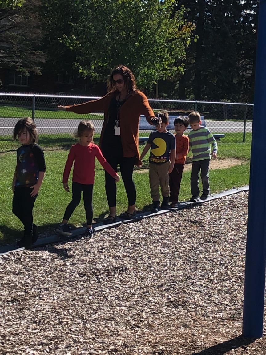 LJenningsKinder's tweet photo. Recess fun in kindergarten @ThinkMBE https://t.co/yNRBj2L0jz