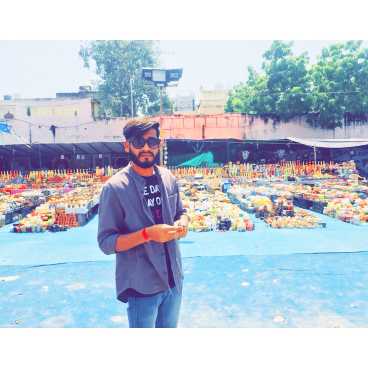 rjamanofficial's tweet photo. 95 fm tadka pahocha Udaipur ke Crafts of India Exhibition mai❤️👍
#fmtadka #udaipurlocal #soundsgood #rjaman #craftsofindia #shopping #fashion #handmade #homemade #fashoinstyle #indianstyle #masti #fun #love https://t.co/Uz7OLaqDd3