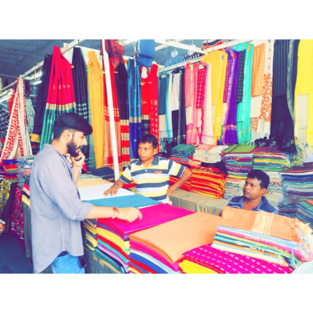 rjamanofficial's tweet photo. 95 fm tadka pahocha Udaipur ke Crafts of India Exhibition mai❤️👍
#fmtadka #udaipurlocal #soundsgood #rjaman #craftsofindia #shopping #fashion #handmade #homemade #fashoinstyle #indianstyle #masti #fun #love https://t.co/Uz7OLaqDd3