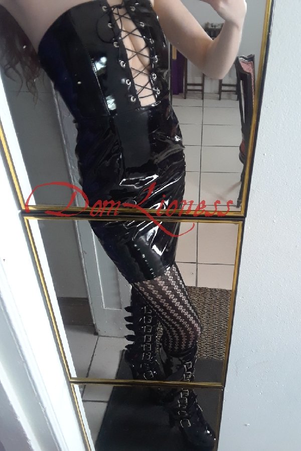 DomLioness's tweet photo. PVC Worship in session. On the ground, worship, serve and tribute anytime, but especially right now, I'm online 💄👑👠 @DomLioness #FemDom #Goddess #Mistress #FinDomme #Dominatrix #Findom
 #GoddessWorship #pvcGoddess #pvcworship #bootworship #pvcfetish #latex #pvc https://t.co/ScxopFkpLo