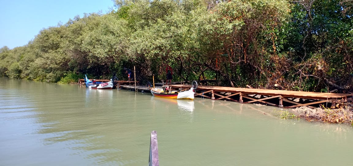 Suluh_rimbaraya's tweet photo. Fasilitasi Tracking Mangrove di Tambak Bulusan-Karang Tengah-Kabupaten Demak https://t.co/3FOB5wTvoc