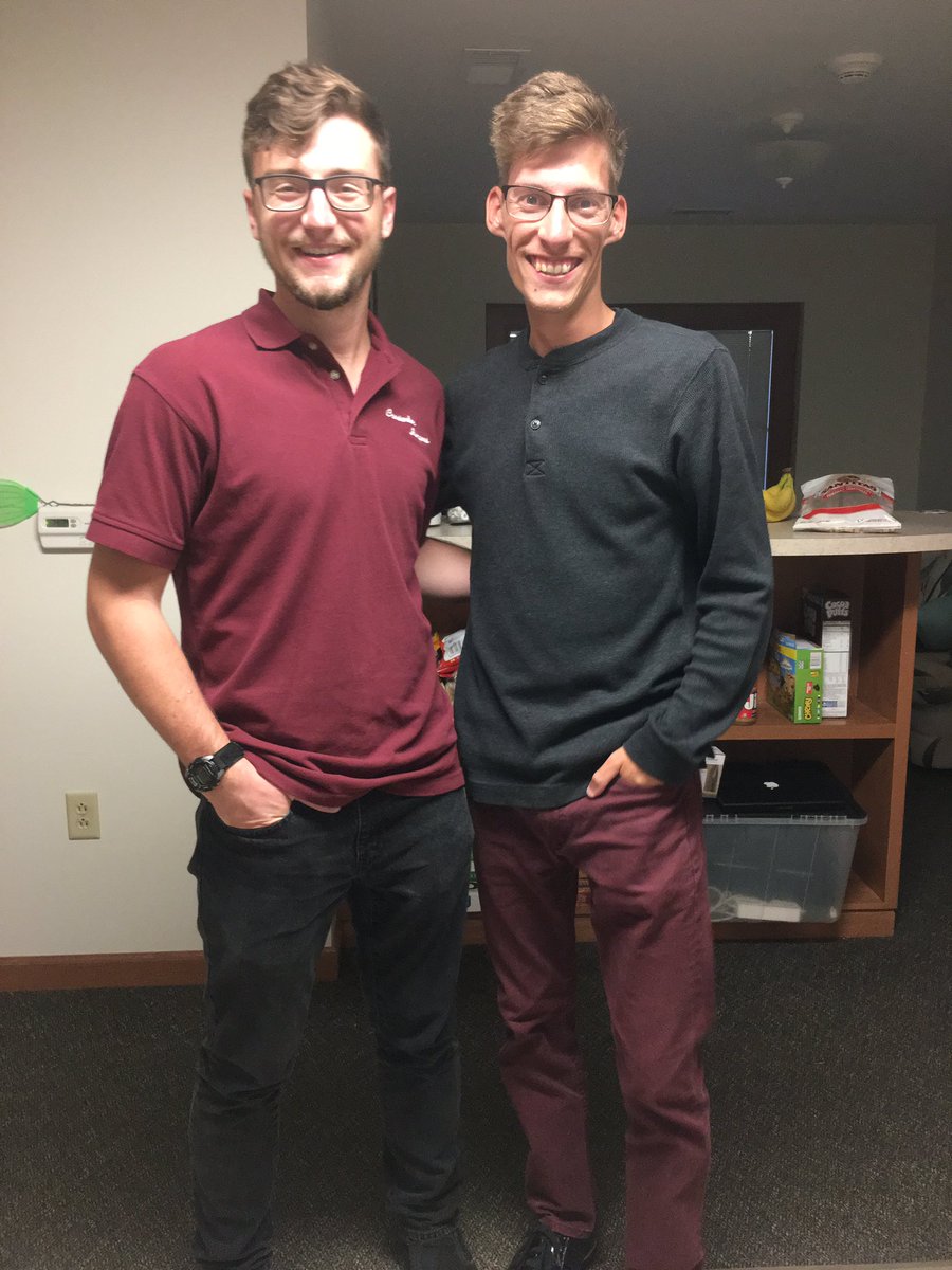PrestonWThomas's tweet photo. When you and your roommate wear the same colors but inverted 🤙🏼 https://t.co/l8hka6CE6f
