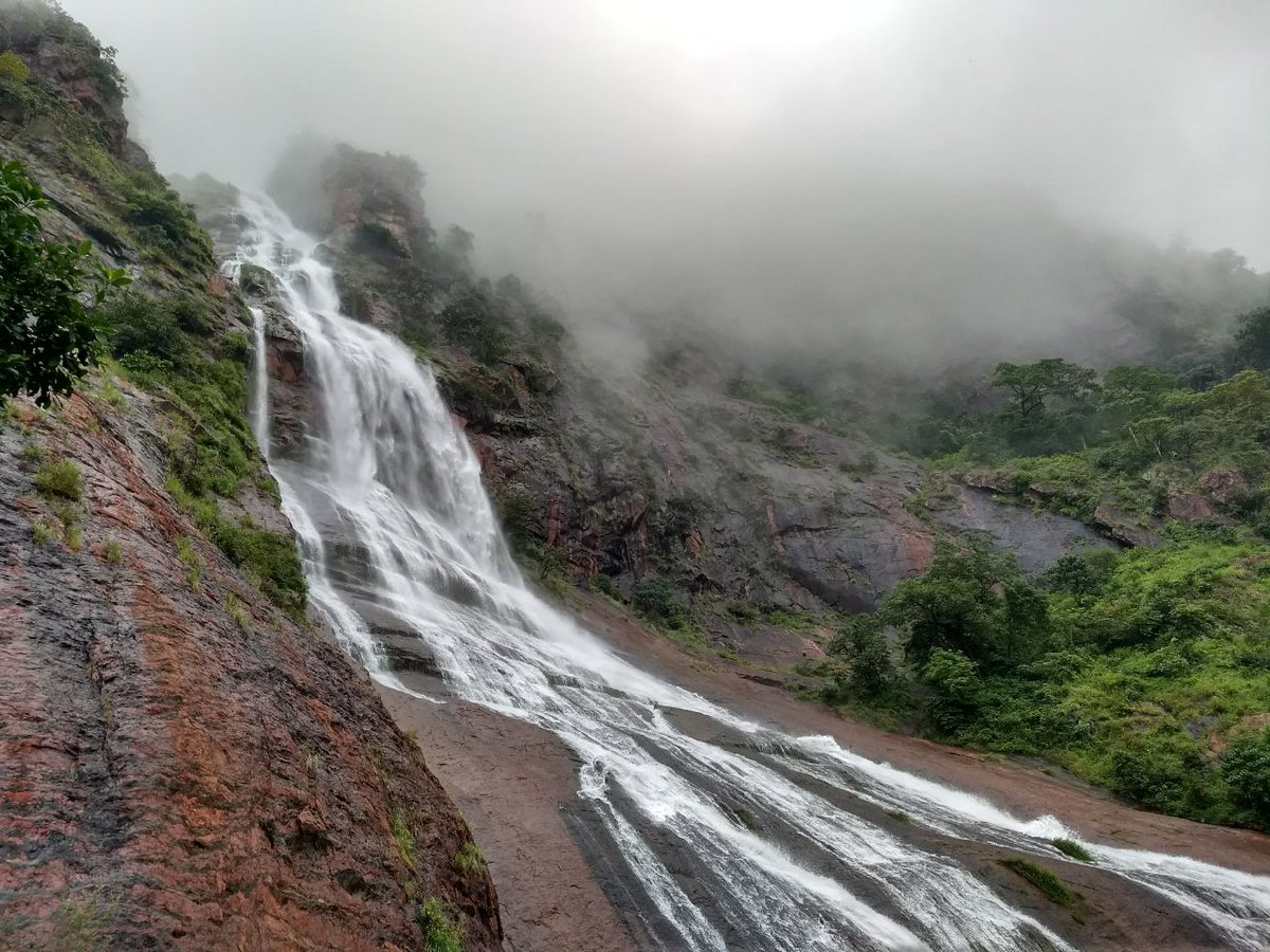 itzchampak's tweet photo. If you have never been, then make a trip this time...
Nature at it's best...
#Khandadhar in winter
#WorldTourismDay #OdishaExpress 
#IncredibleOdisha 
@BBSRBuzz @akala_kushmanda 
PC- Satyam Kahali https://t.co/tJzsBiFLs4