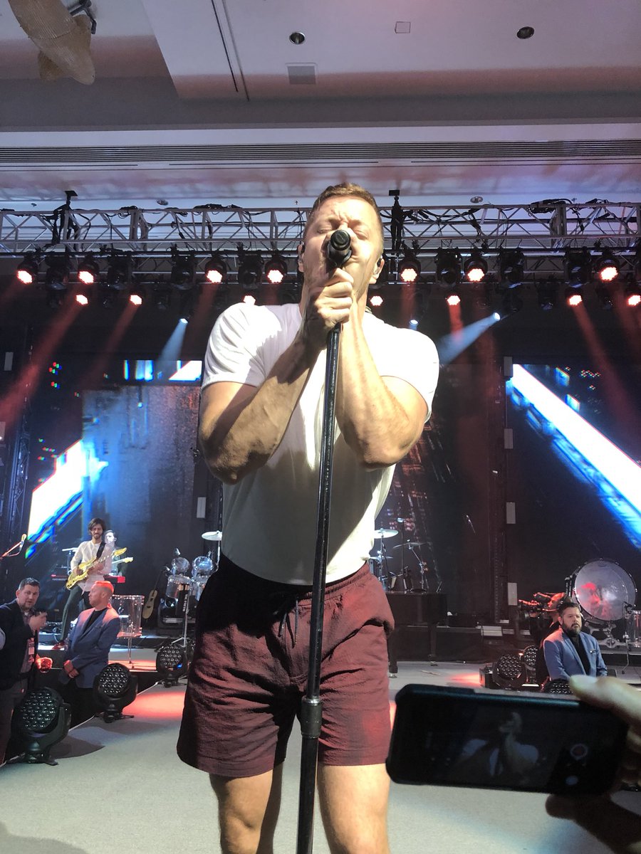 Stantheman1006's tweet photo. Epic performance by @Imaginedragons tonight in #LasVegas for our #TacoBell convention!!  #FRANMAC https://t.co/VKtekwXnuC