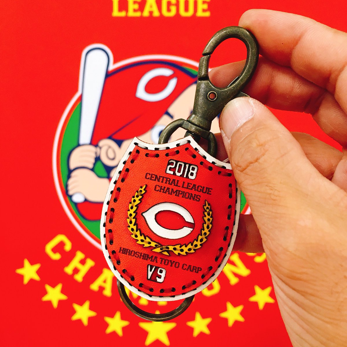 広島parco Twitterren カープ優勝おめでとうございます 本館1fオジャガデザインからも優勝記念アイテムが店頭に並んでおります 定番のキーキャップやキーホルダーからデザインにこだわったiphoneケースまで取り揃えております 写真はv9キーホルダーです 広島
