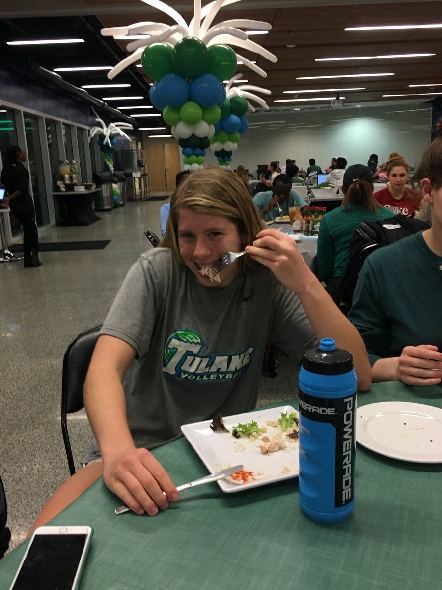 bruffthoughts's tweet image. Can’t decide where to go on your three month anniversary? The grille is the obvious choice. Ask @lexiegabriellee #put #a #ring #on #it #yuuuhhh