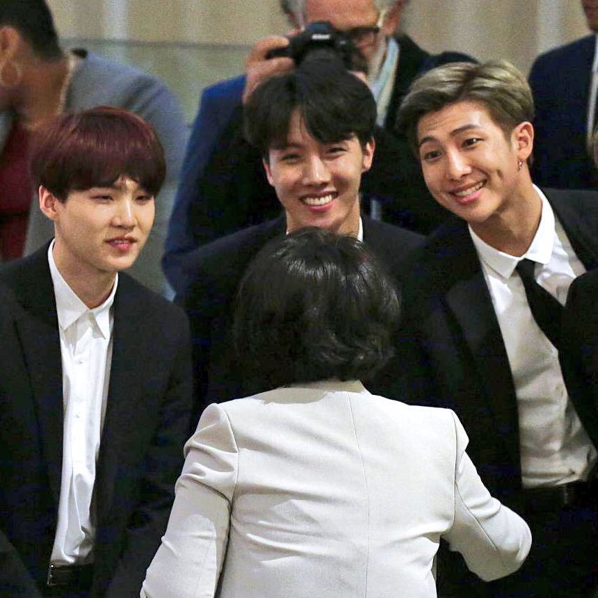 jeonghanied's tweet photo. @bts_love_myself POWER. https://t.co/xy2LAReXqy