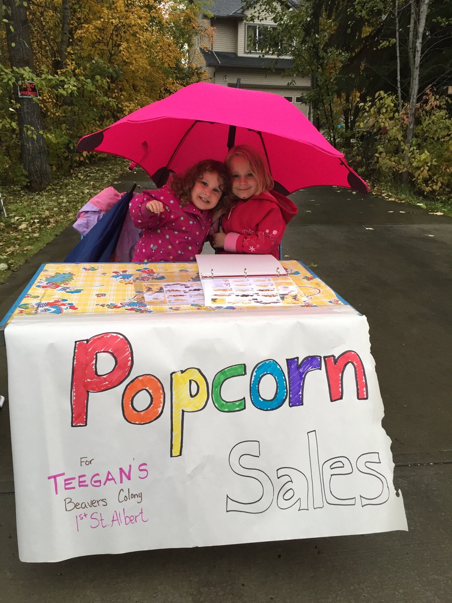 JodiKuriger's tweet photo. Rain or shine. #ScoutsPopcorn #ScoutsDoStuff @scoutscanada https://t.co/JTkgKZdJii