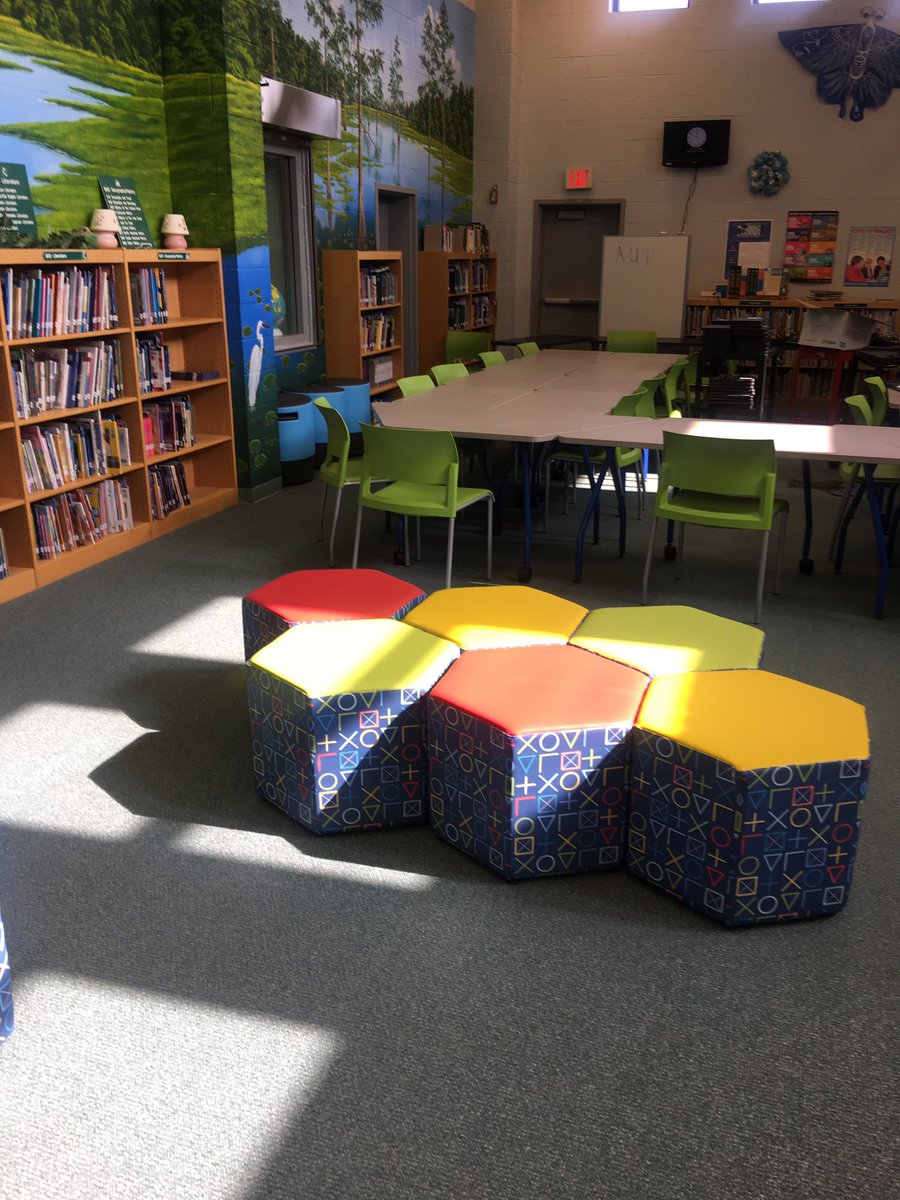 EricaFieldsR1's tweet photo. Exciting new media center renovations at Brockman Elem!#flexiblecollaboration @SandyBrossard @RCSD1LEIR @RichlandOneSupe https://t.co/7yDHDxyDFX
