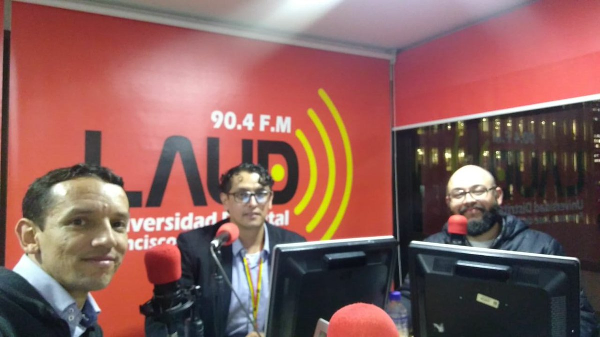 queestapazando's tweet photo. #AlAire #QuéEstáPazando hablaremos con Herbert Rojas y Francisco Santamaria profesores de la @udistrital trataremos el tema de la reforma tributaria y sus implicaciones.
Solo por @LaudEstereo 90.4fm
y Facebook Live https://t.co/koBK2GMvgr https://t.co/YbcgjUAWSS