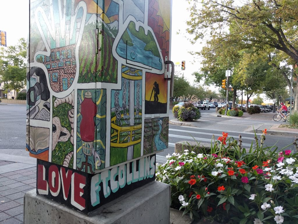 What a rad town this is—pretty much every utility box in <a href="/DowntownFoCo/">Downtown Fort Collins</a> is painted. Never noticed the disc golf basket hiding in this one! #LoveFtCollins

#themostfunwins #fortcollins #oldtownfortcollins #art #colorado