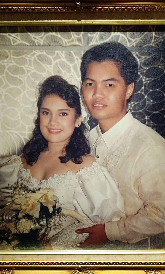 AlbeeBenitezPH's tweet photo. Ipagdiwang natin ang araw na ito sa pag-alala sa nakaraan, pagharap sa kasalukyan at paghamon sa kinabukasan. Sana sa taong ito maipinta mo ulit sa larawan ang ating pagmamahalan. Happy anniversary! ❤💑

#WeddingAnniversary https://t.co/NcLdrPpHHi