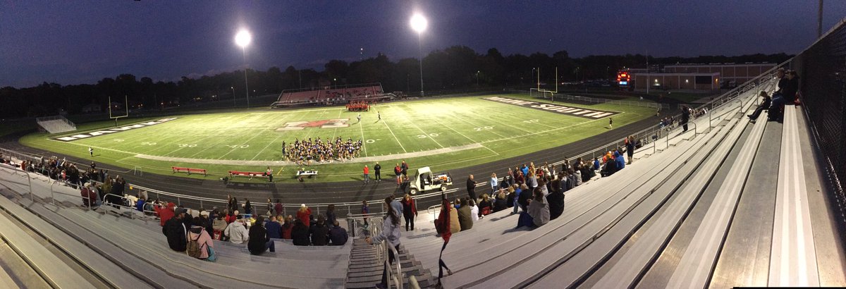 MsLiakakos's tweet photo. Wednesday night lights!  #MSHawkPride https://t.co/gNmNZOypql