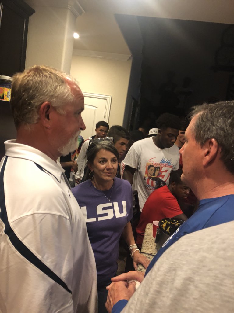 Dwjones6's tweet photo. Manvel HS FCA Tonight at Coach Herzog’s House. Over 100 kids and Bill Moore- SW Houston Area Director brought the word! @MrsHerzogMHS @coach_herzog @ManvelHS @MHSCoachHancock @HokaHeyFootball @wdjones12 @mamamartin75 @CoachSaucedo6 @LANCE_JONES50 @kason_martin @JoshColtrin https://t.co/1U9EMHk1QX