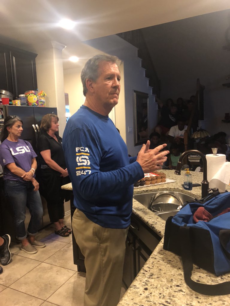 Dwjones6's tweet photo. Manvel HS FCA Tonight at Coach Herzog’s House. Over 100 kids and Bill Moore- SW Houston Area Director brought the word! @MrsHerzogMHS @coach_herzog @ManvelHS @MHSCoachHancock @HokaHeyFootball @wdjones12 @mamamartin75 @CoachSaucedo6 @LANCE_JONES50 @kason_martin @JoshColtrin https://t.co/1U9EMHk1QX