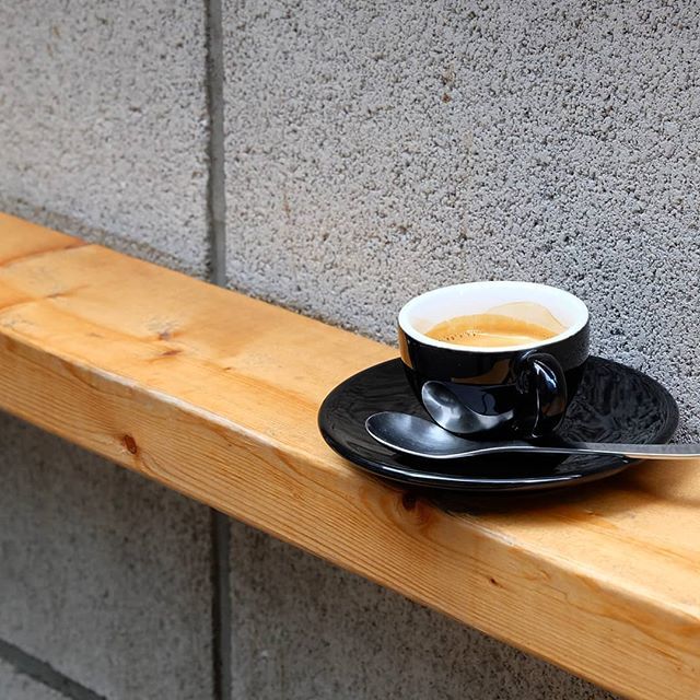 Like Shibuya? Like coffee? About Life Coffee Brewers pretty much has you covered. Oh, also check out our little video 🎥 about this place. Link in bio.
#coffee_inst #espressoyourself #coffeecup #japantravelphoto #tokyotravel #shibuyacafe #shibuyalove#tokyocoffee #specialtycof…