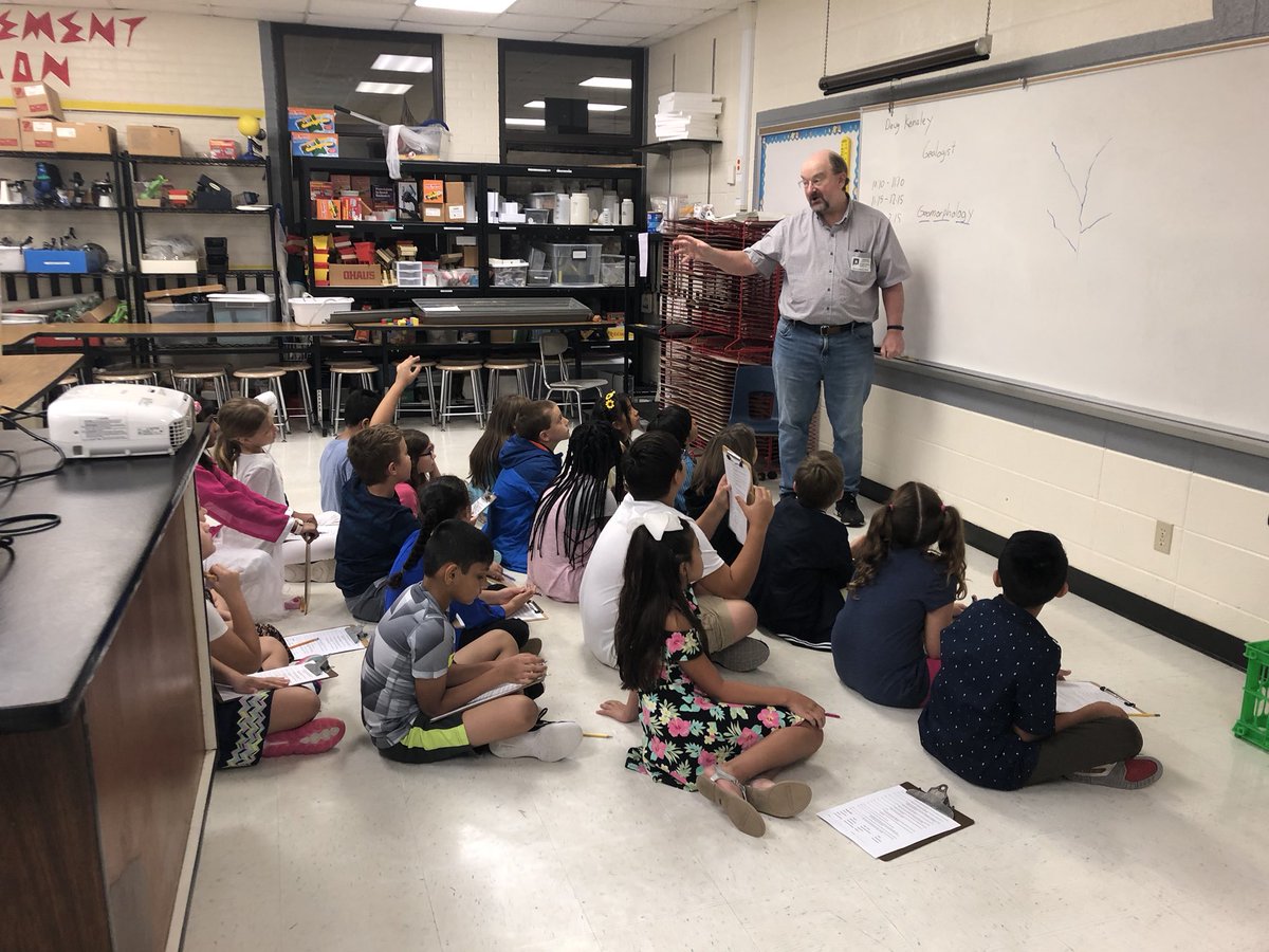 WilmaMysak's tweet photo. Geologist Doug visits Brill. Ss learn about wind water ice effects on weathering and erosion! Lots of WOWS! @KleinISDscience @JustinElbertPR @jenny_mcgown #KleinP2P #steminaction https://t.co/I28QpDdf7c