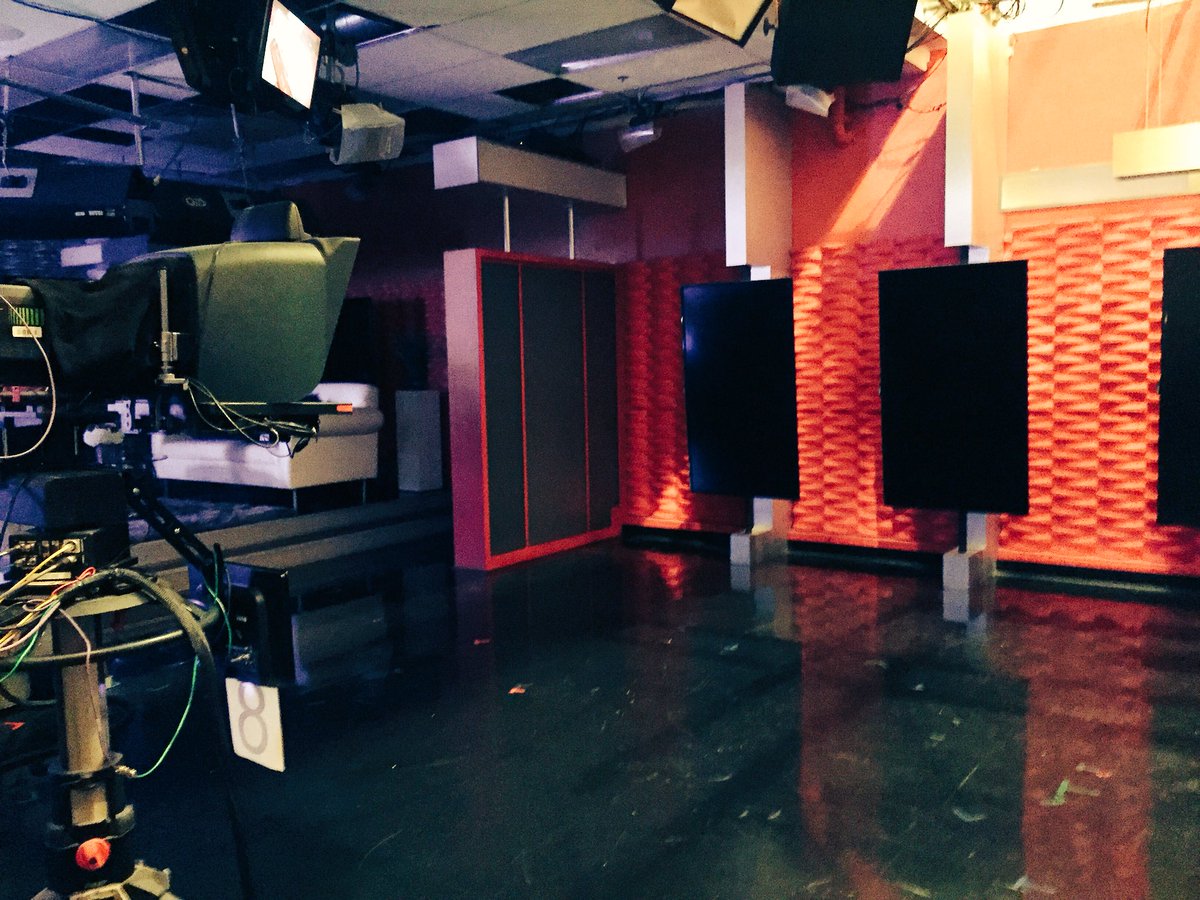 _croper's tweet image. Both @SeanFOX5 and @RACHELFOX5 are out tonight 😩Who will show up to fill in??? Tune in to see who takes over #MoreAccess at 6:30!!