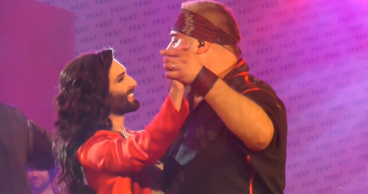 youtu.be/K6s0U3rL0tA

Conchita &amp; Georij Makazaria - Summer wine. 🍷❤️ Wiener Festwochen 2017. ☀️#conchita #ConchitaWurst #music #duet #lgtb #concert #hot #sweet #pride #awesome #musician #singer #song #artist #tbt #goodtimes