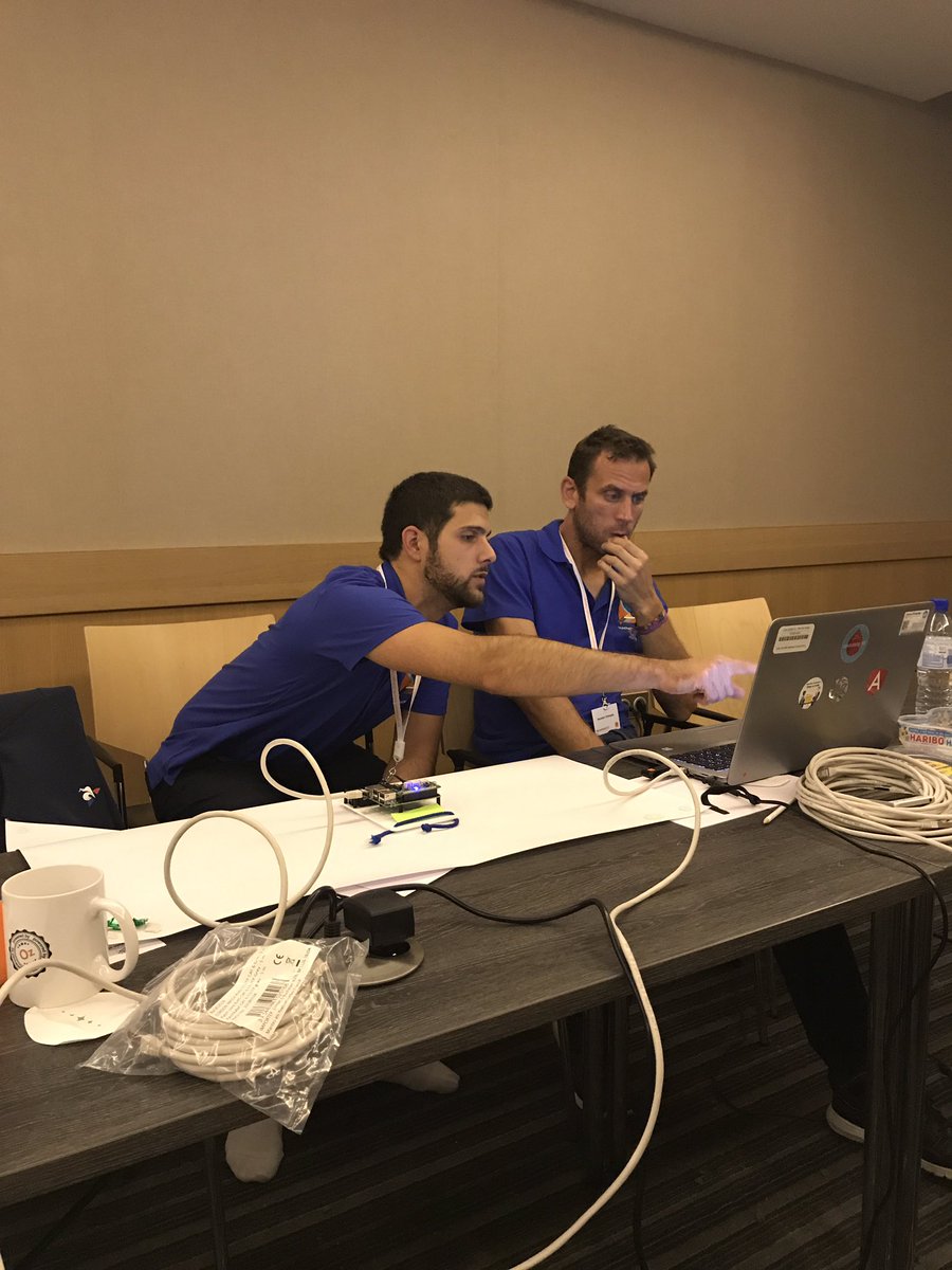 guichabas's tweet photo. 3h13 au #OrangeHackathon 😅
Finalisation des prototypes 🔧⚙️ https://t.co/qMuIy9Ot1y