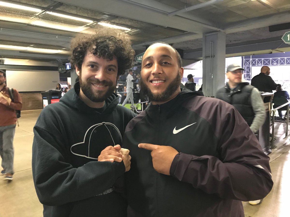 readjack's tweet photo. #ItsTheBigs run-in! Dope meeting at the Cell with the man himself @TomlinDoesIt. Internet < Radio < Real Life
s/o @stayhumble @itsthebigs https://t.co/jrw1o7J4Lm