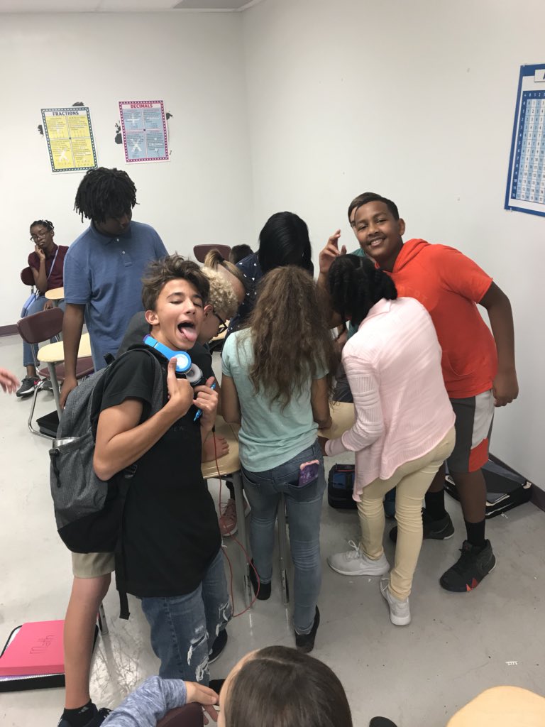 MrsTelecsan's tweet photo. Collaborating and figuring out how scientific notations are connected.  Results in the first response. @REYNSupt @BR_STEM #REYNproud #mathrocks https://t.co/6Lr2Y81M5S