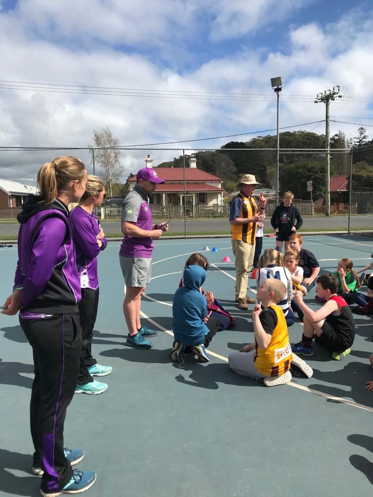 Sam13Gill's tweet photo. Final day around Tassie for the MyState Bank Community Blitz!The Women’s Tigers & Hurricanes players have been awesome & given there heart & sole to teaching, entertaining & inspiring the next generation of cricketers! @crickettas @HurricanesWBBL #TasmaniasTeam #MyStateBlitz https://t.co/0XcyWZHCTF