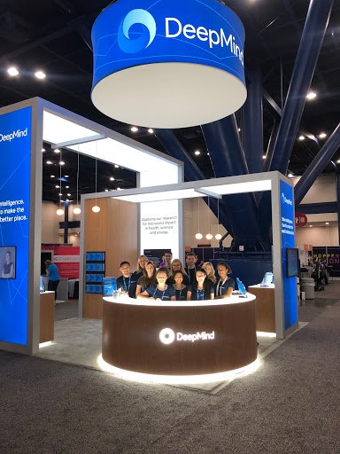 GoogleDeepMind's tweet photo. Our team at #GHC18 have had a great day meeting hundreds of brilliant technologists. If you haven't said hello to the @DeepMindAI team yet, visit us at booth 5040! https://t.co/Ci3pSjXPPp